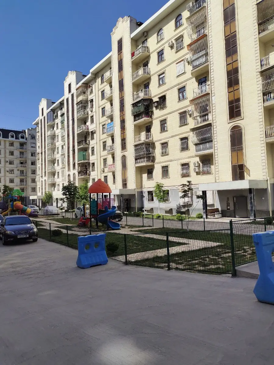 2-комнатная квартира − 71 м², 8/8 этаж