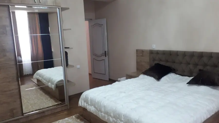 Продается 3-комнатная квартира − 106 м²