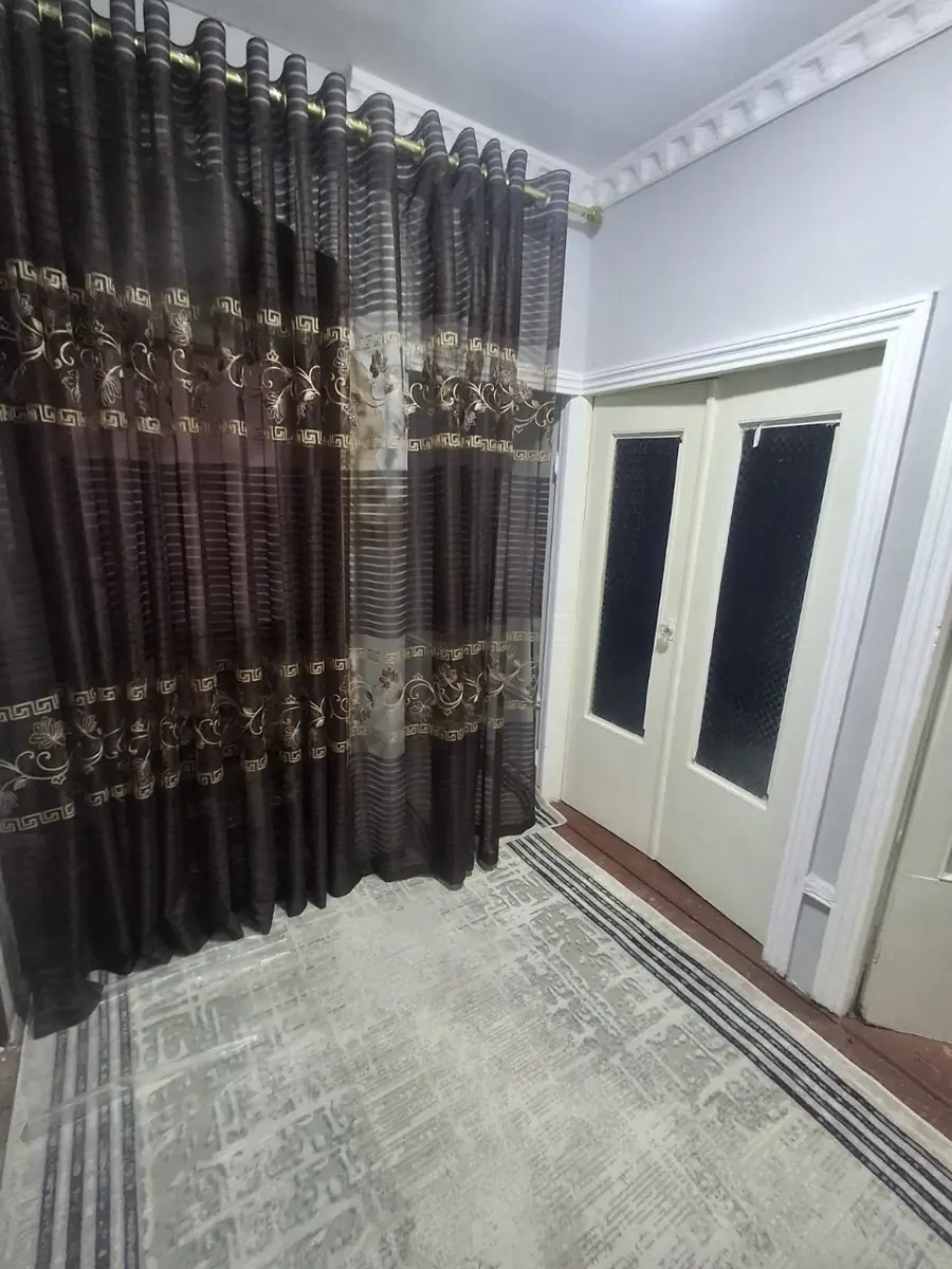 3-комнатная квартира − 130 м², 1/4 этаж
