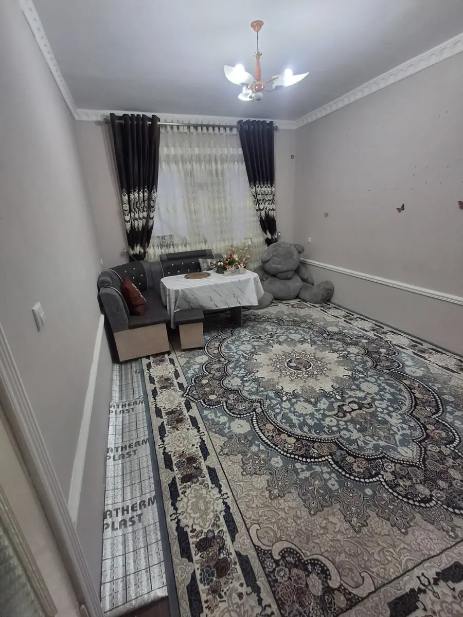 3-комнатная квартира − 130 м², 1/4 этаж