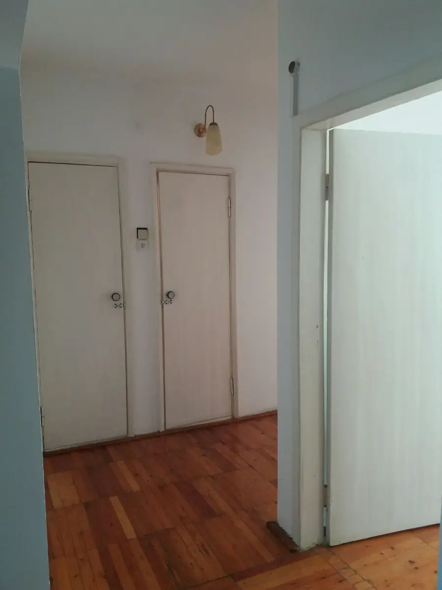 Продается 3-комнатная квартира − 79 м²