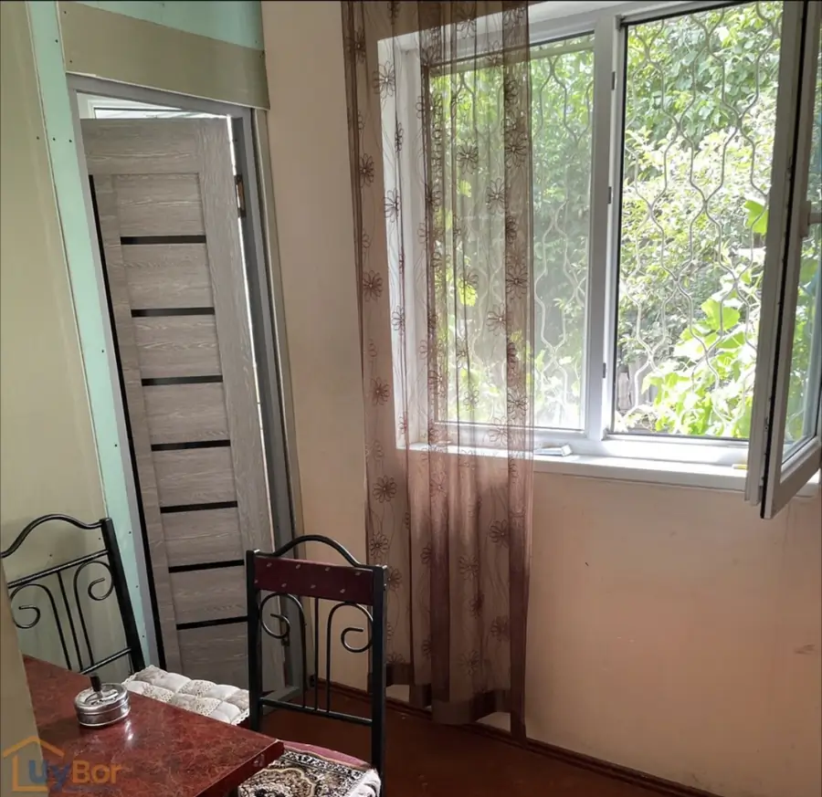 1 xonali kvartira sotiladi − 52 m²