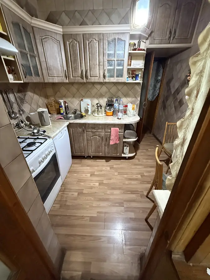 Продается 4-комнатная квартира − 82 м²