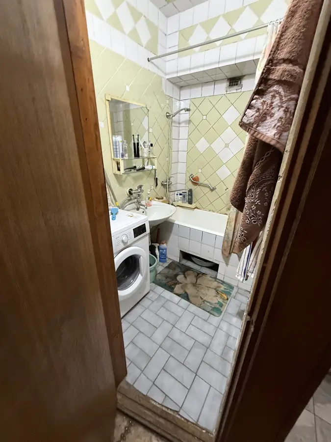 Продается 4-комнатная квартира − 82 м²