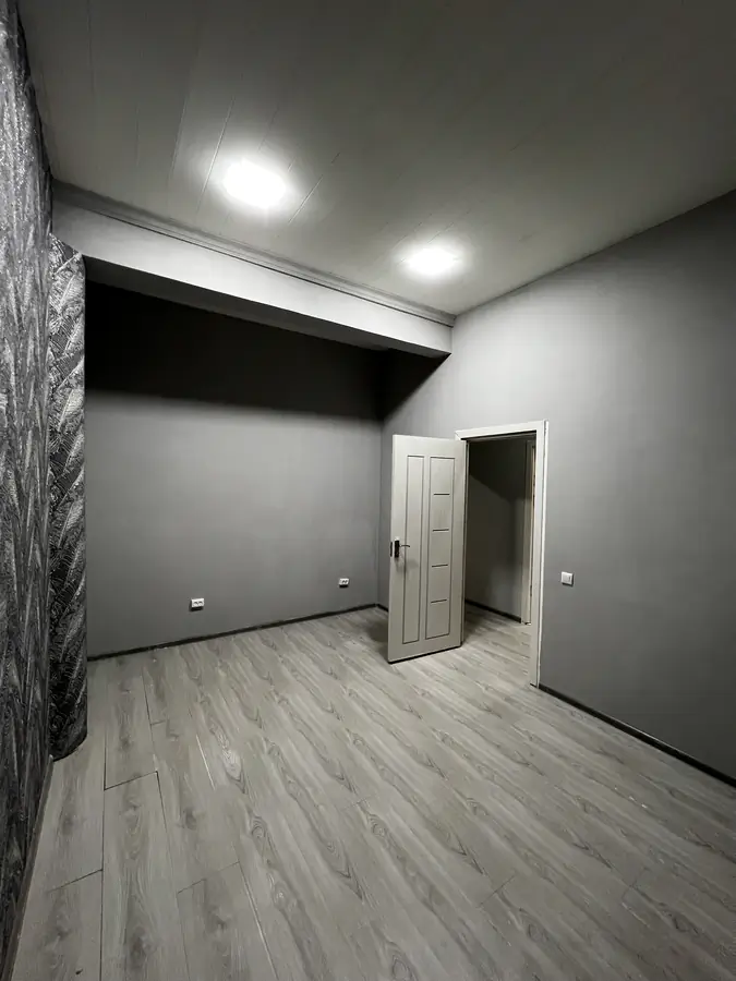Ofis − 70 m², 2/2 qavat