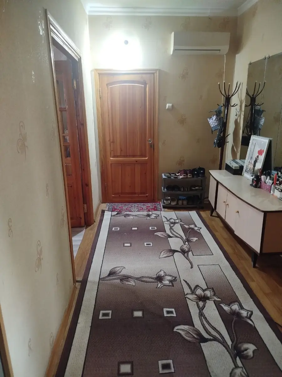 Продается 3-комнатная квартира − 77 м²