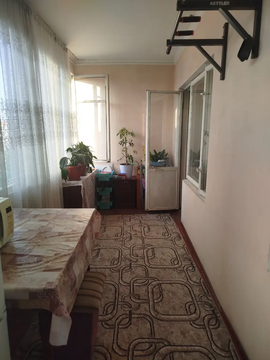 Продается 3-комнатная квартира − 77 м²