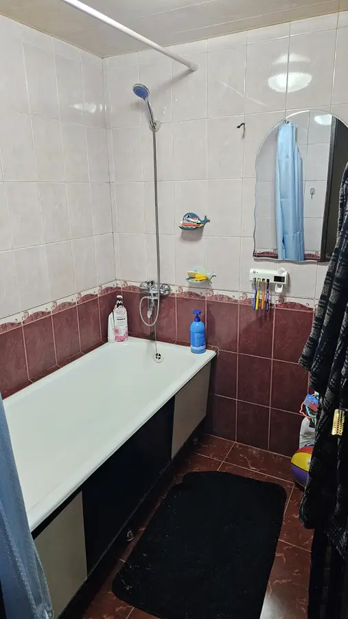 Продается 4-комнатная квартира − 92 м²