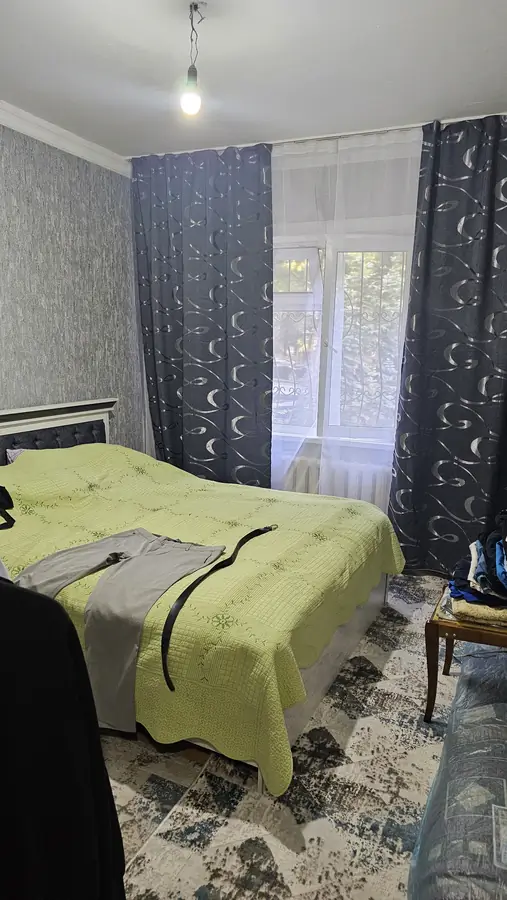 Продается 4-комнатная квартира − 92 м²