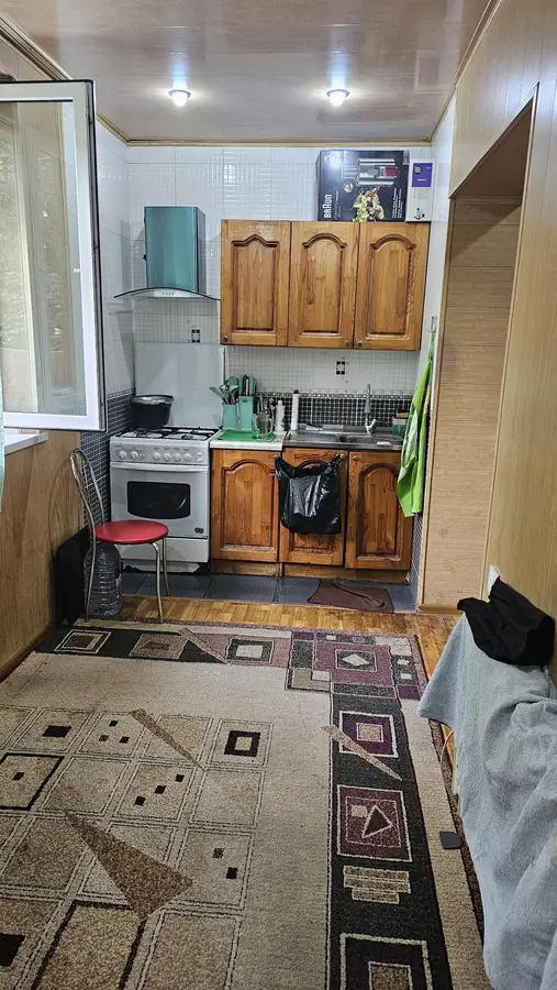 Продается 4-комнатная квартира − 92 м²