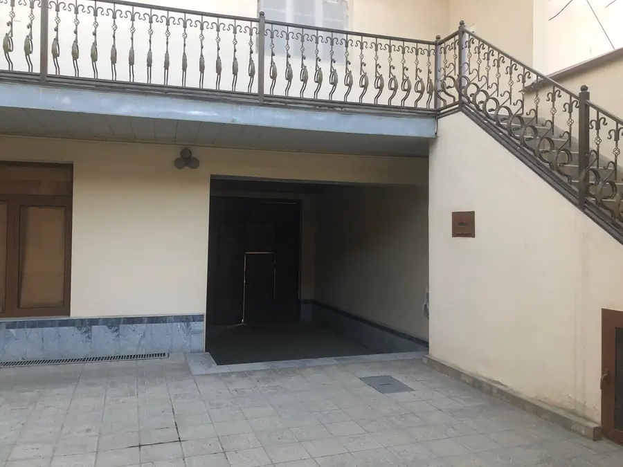 Сдается 2-этажный дом − 198.8 м²