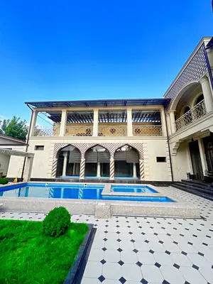 3 qavatli uy − 300 m², 12 sot. 
