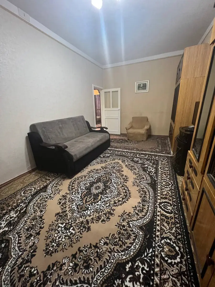 3 xonali kvartira sotiladi − 64 m²