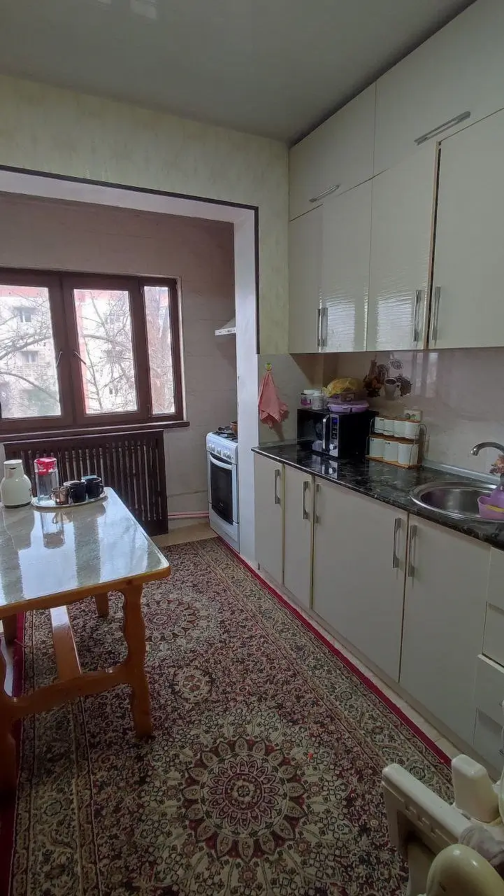 2 xonali kvartira sotiladi − 58 m²