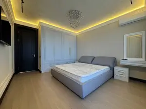 Более 5-комнатная квартира − 250 м², 9/10 этаж