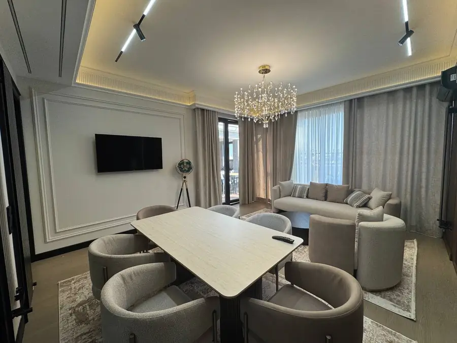 Более 5-комнатная квартира − 250 м², 9/10 этаж
