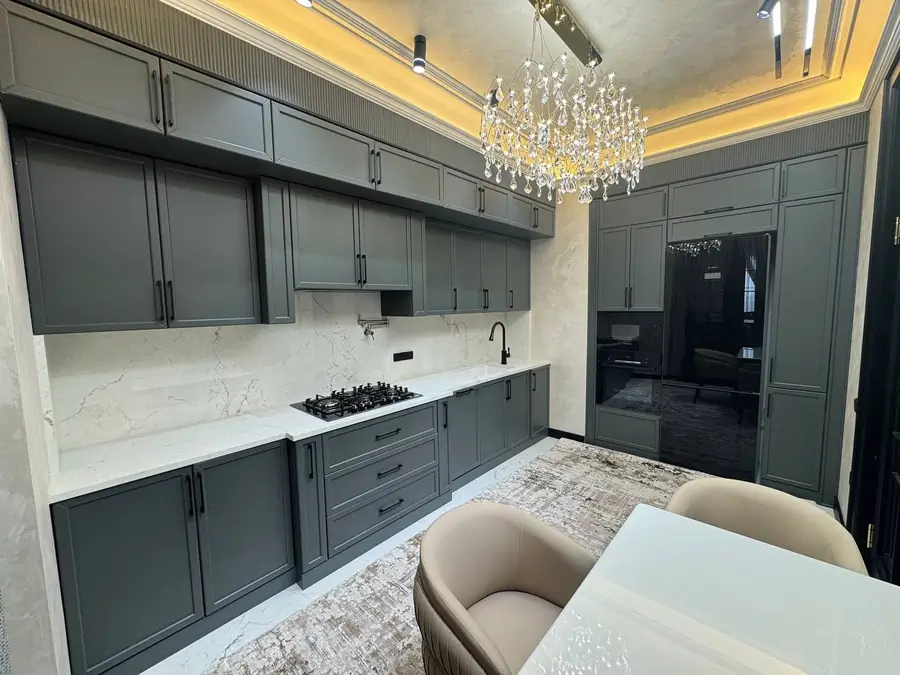 Более 5-комнатная квартира − 250 м², 9/10 этаж