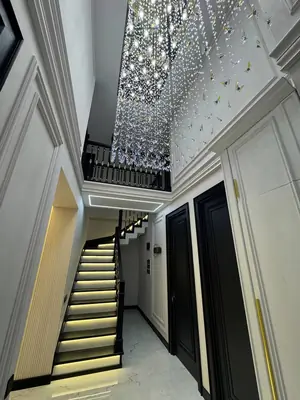 Продается Более 5-комнатная квартира − 250 м²