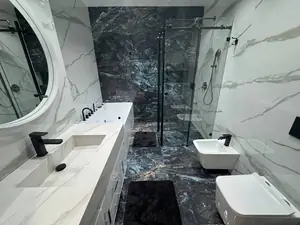 Продается Более 5-комнатная квартира − 250 м²
