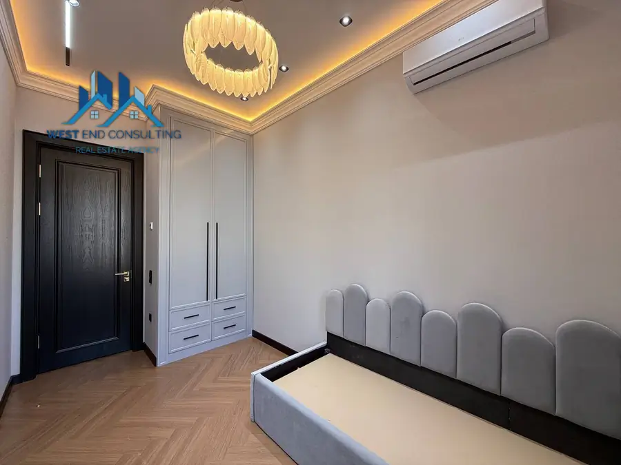 Продается 4-комнатная квартира − 110 м²