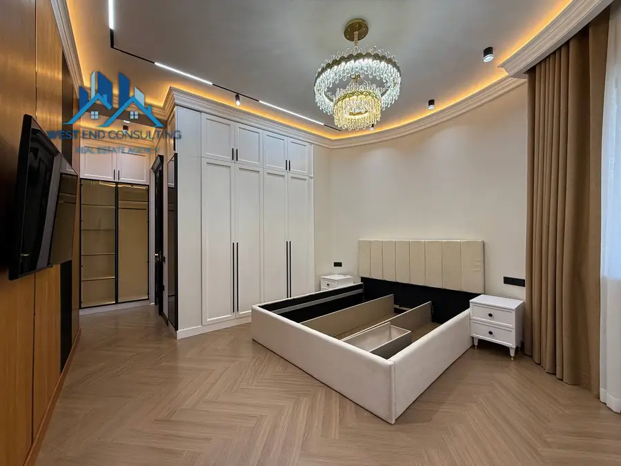 Продается 4-комнатная квартира − 110 м²