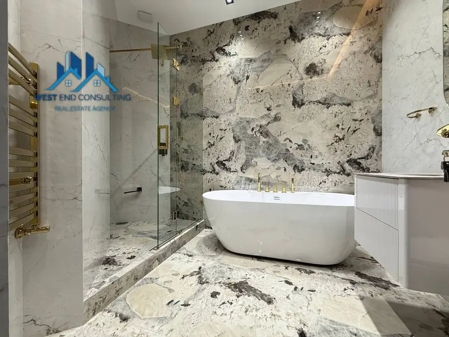 Продается 4-комнатная квартира − 110 м²