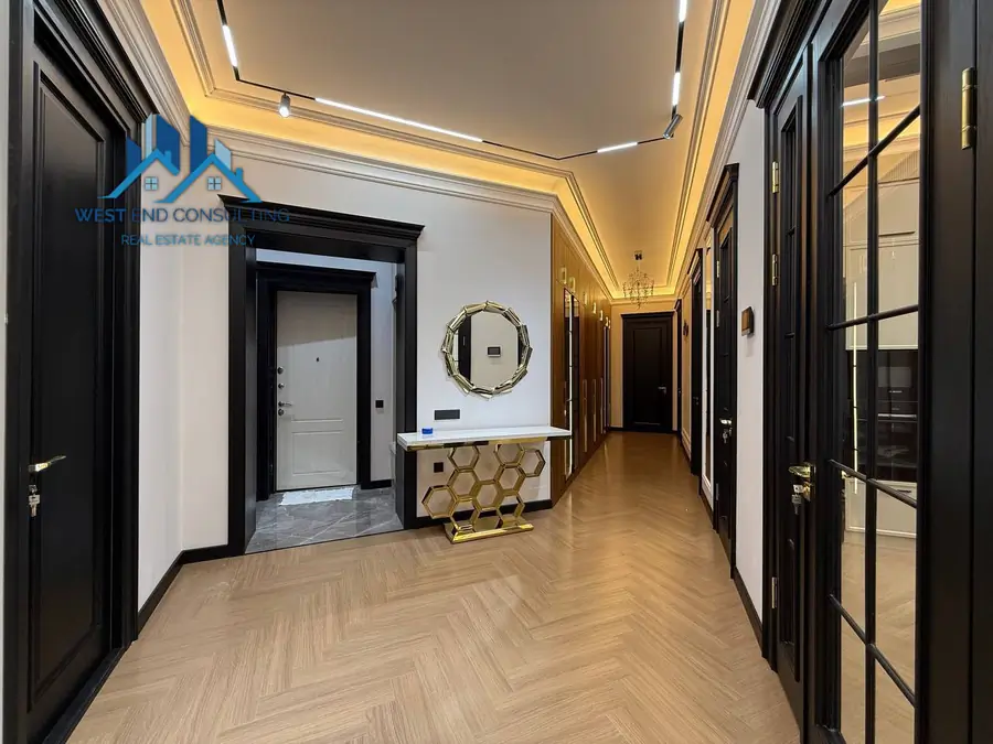 Продается 4-комнатная квартира − 110 м²