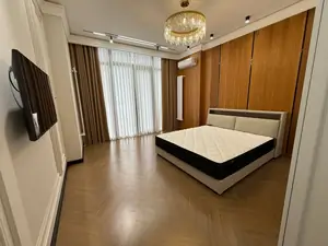 3-комнатная квартира − 105 м², 4/10 этаж
