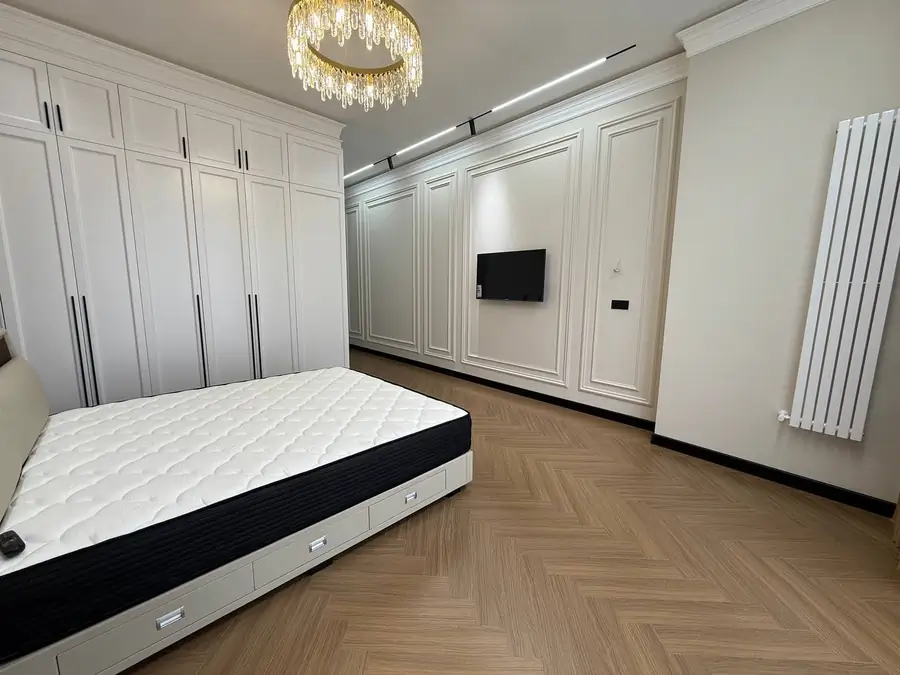 3-комнатная квартира − 105 м², 4/10 этаж