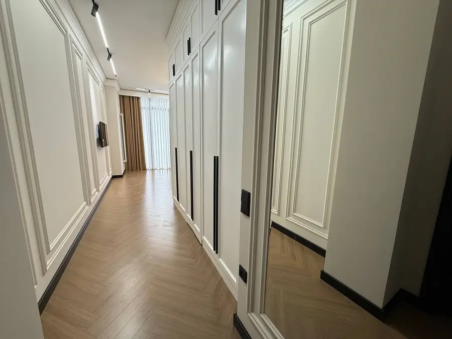 3 xonali kvartira sotiladi − 105 m²