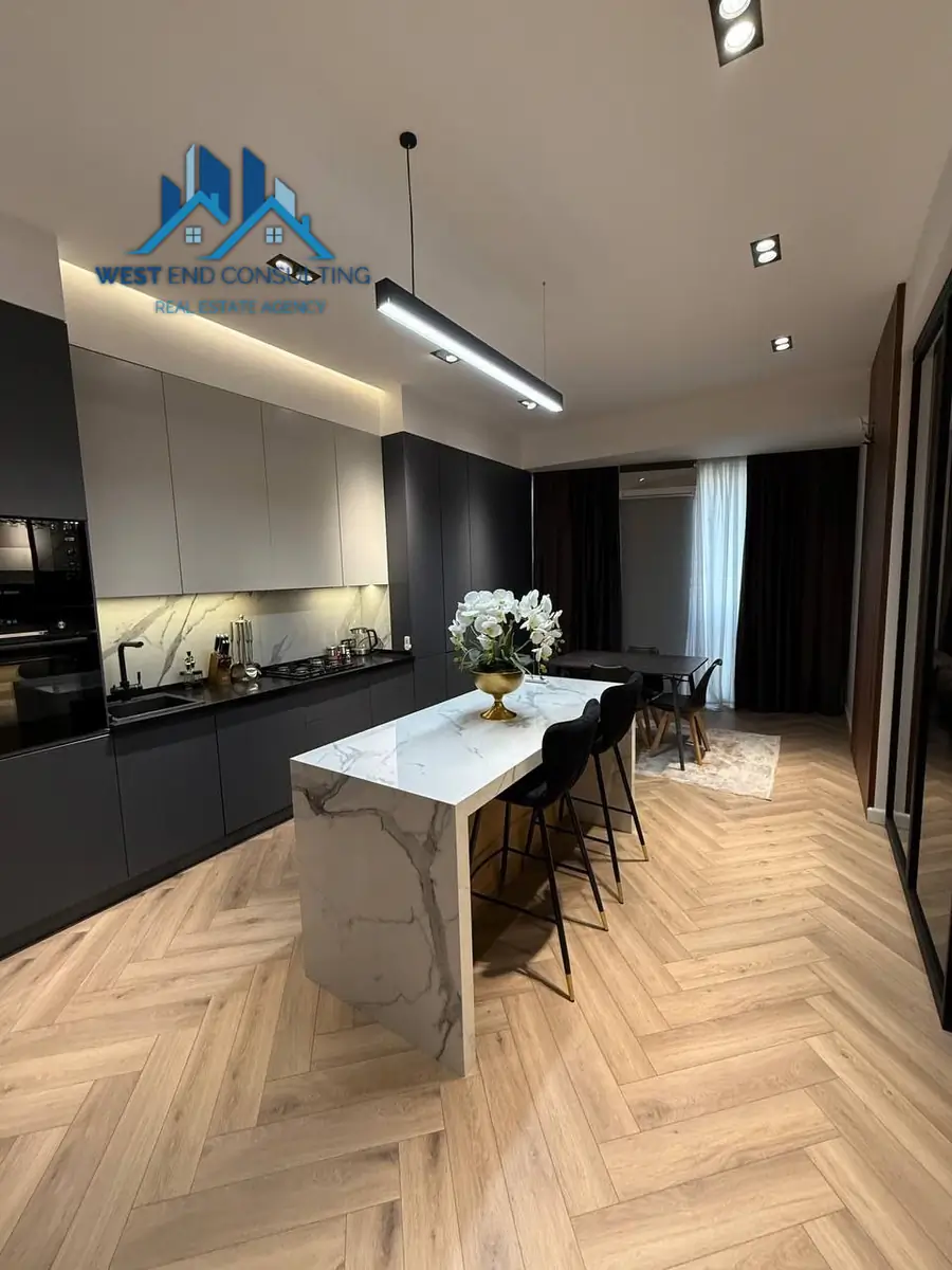 Продается 3-комнатная квартира − 126 м²