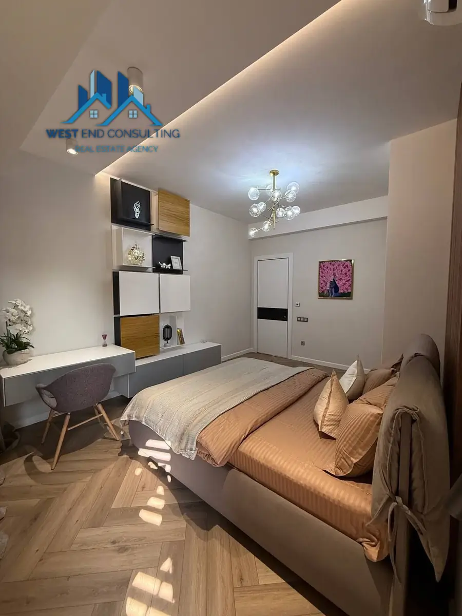 Продается 3-комнатная квартира − 126 м²