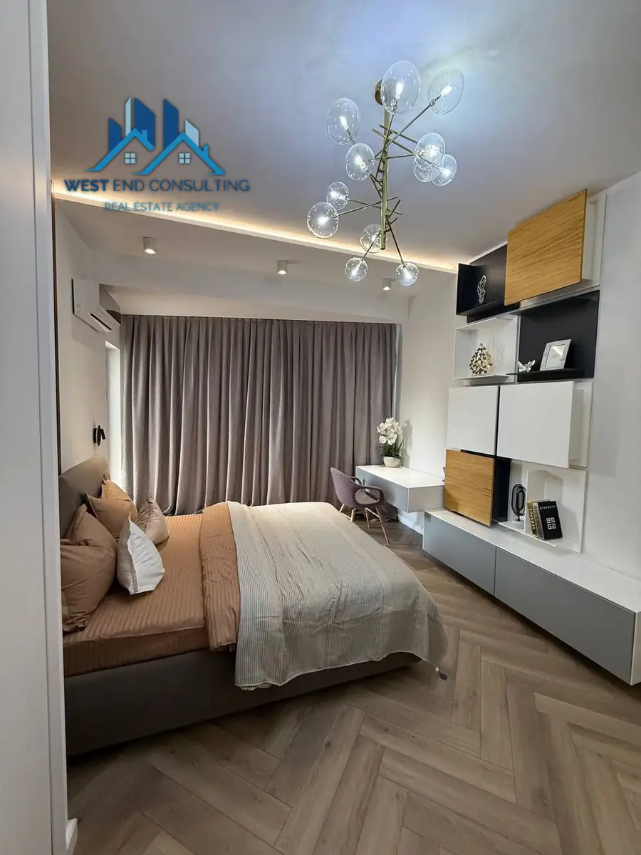 Продается 3-комнатная квартира − 126 м²