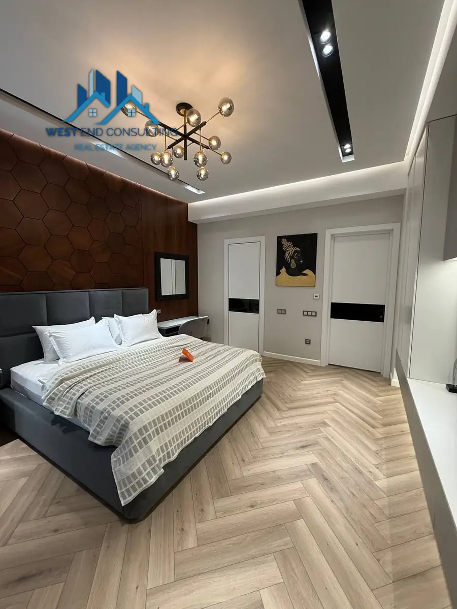 Продается 3-комнатная квартира − 126 м²
