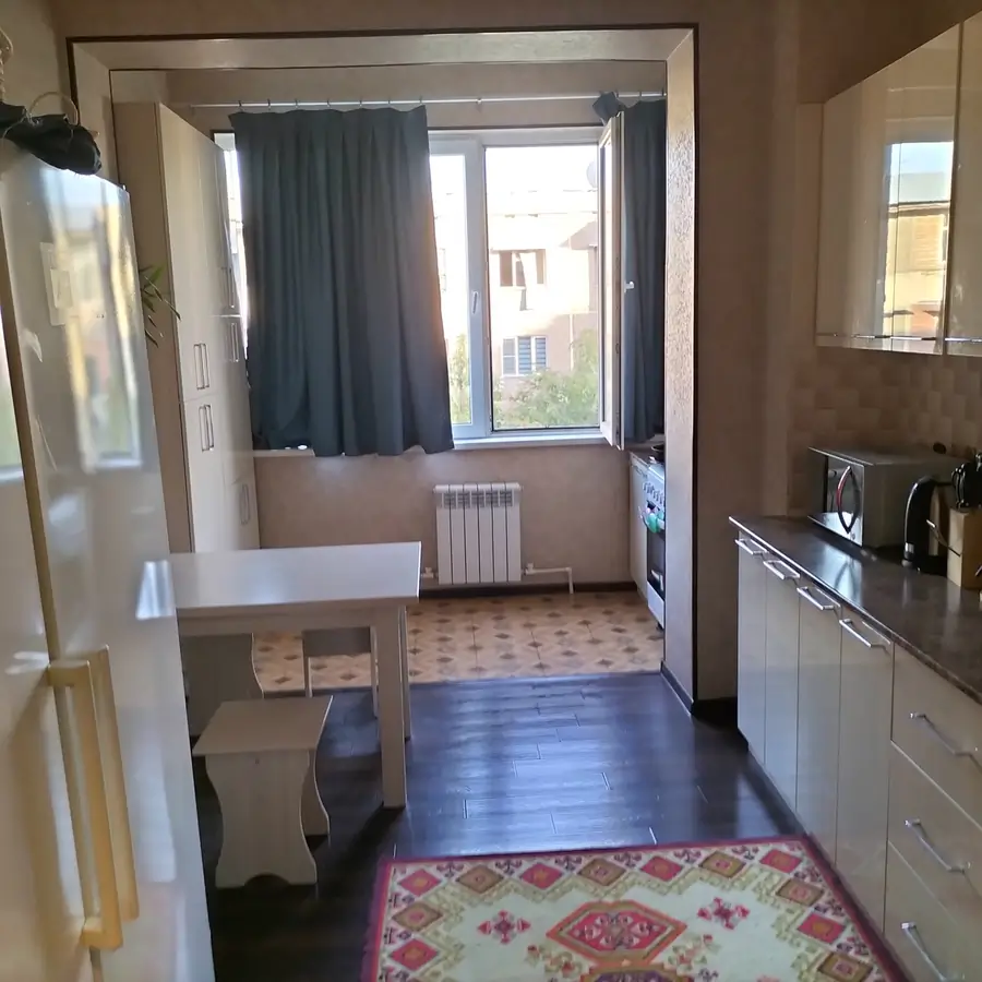 2-комнатная квартира − 76 м², 4/5 этаж