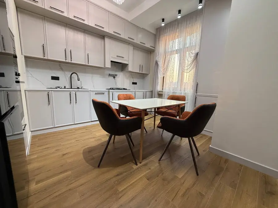 4-комнатная квартира − 123 м², 8/9 этаж