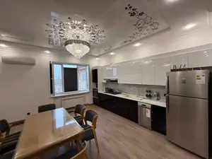 3 xonali kvartira − 135 m², 8/9 qavat