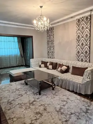 2-комнатная квартира − 77 м², 2/5 этаж