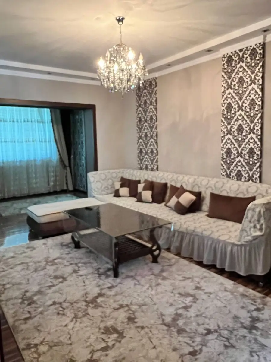 2-комнатная квартира − 77 м², 2/5 этаж