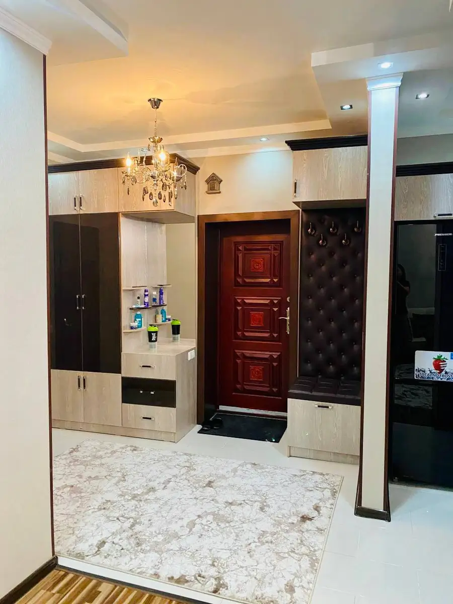 Сдается 2-комнатная квартира − 77 м²