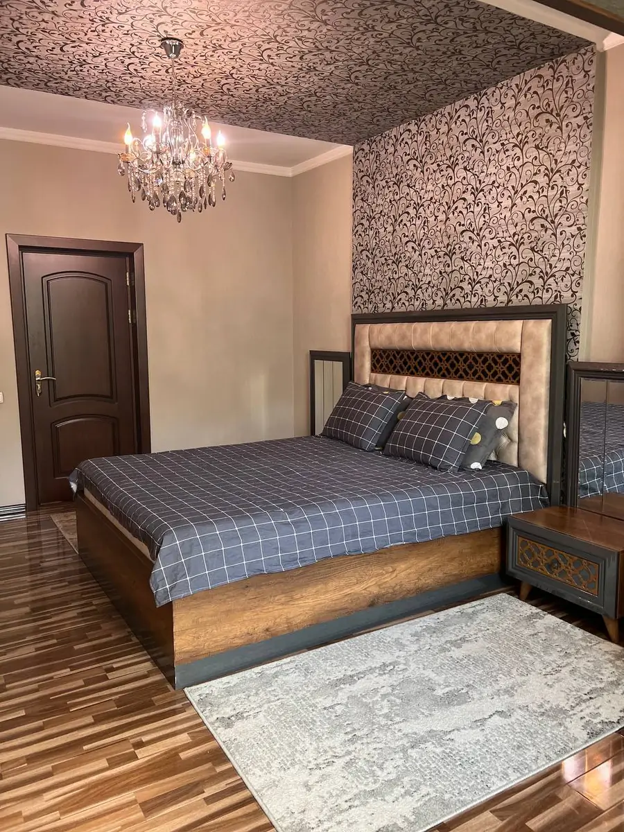 2-комнатная квартира − 77 м², 2/5 этаж