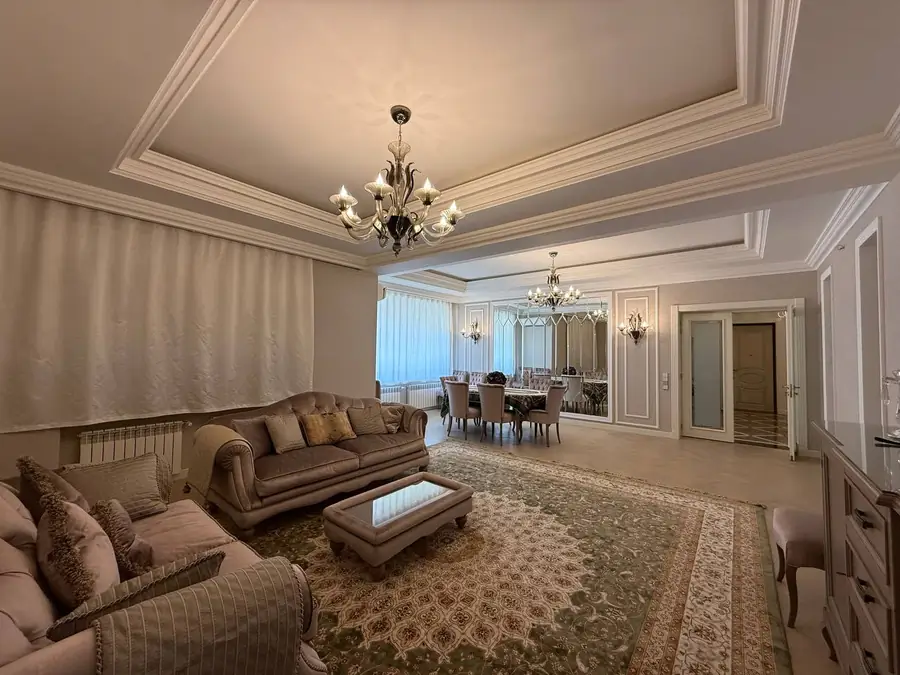 3-комнатная квартира − 180 м², 3/7 этаж