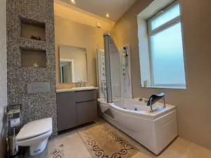 Сдается 3-комнатная квартира − 180 м²