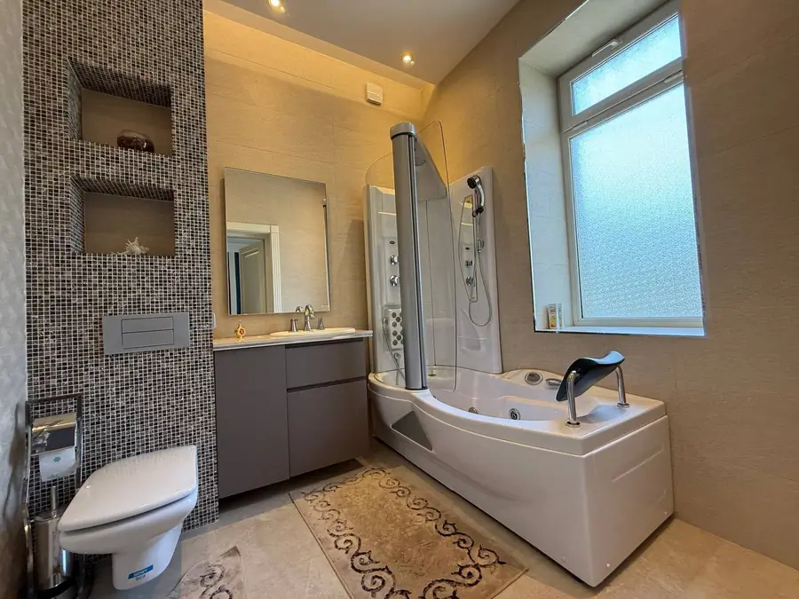Сдается 3-комнатная квартира − 180 м²