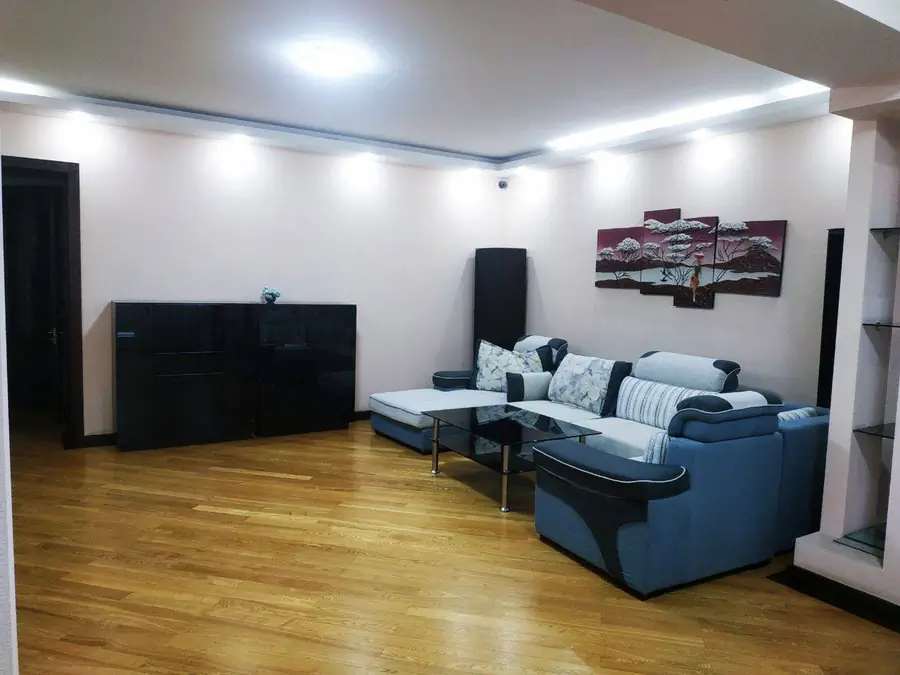 3-комнатная квартира − 170 м², 2/5 этаж