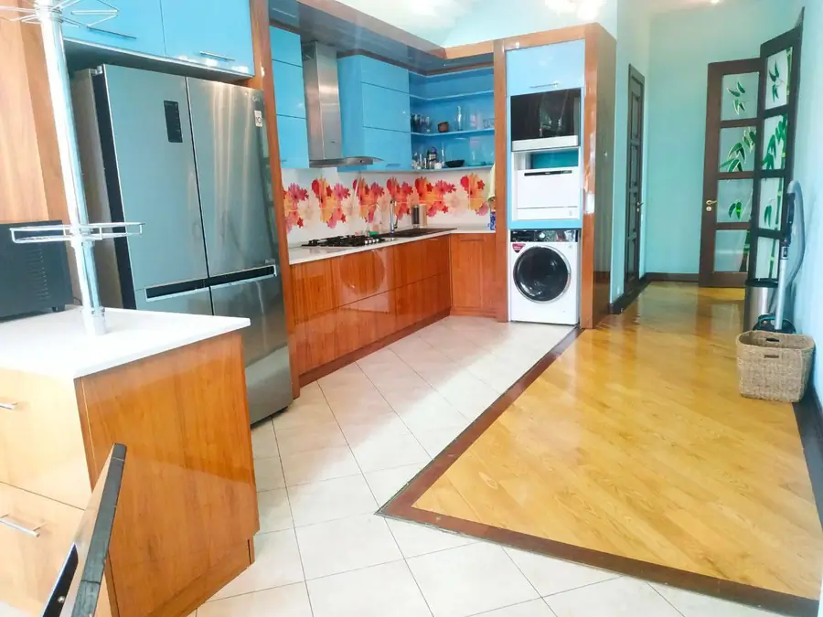 Сдается 3-комнатная квартира − 170 м²