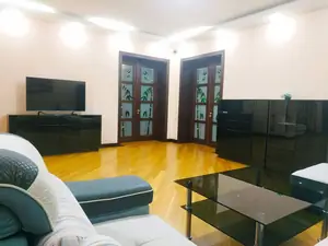 Сдается 3-комнатная квартира − 170 м²