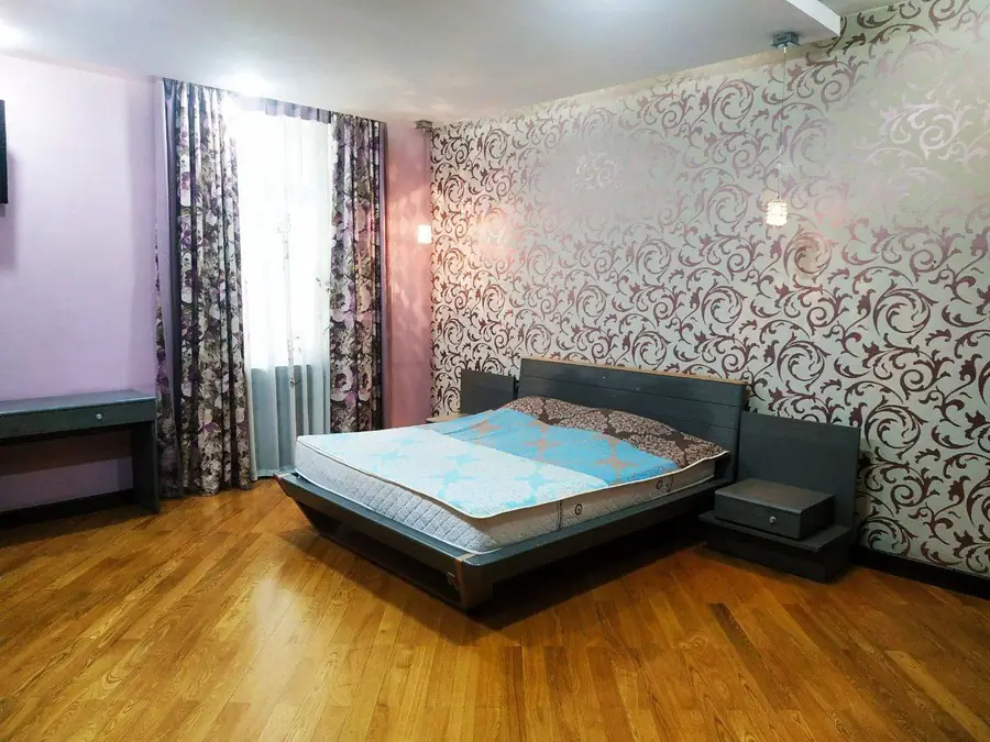 3-комнатная квартира − 170 м², 2/5 этаж