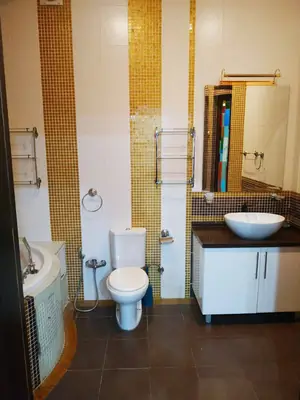 Сдается 3-комнатная квартира − 170 м²