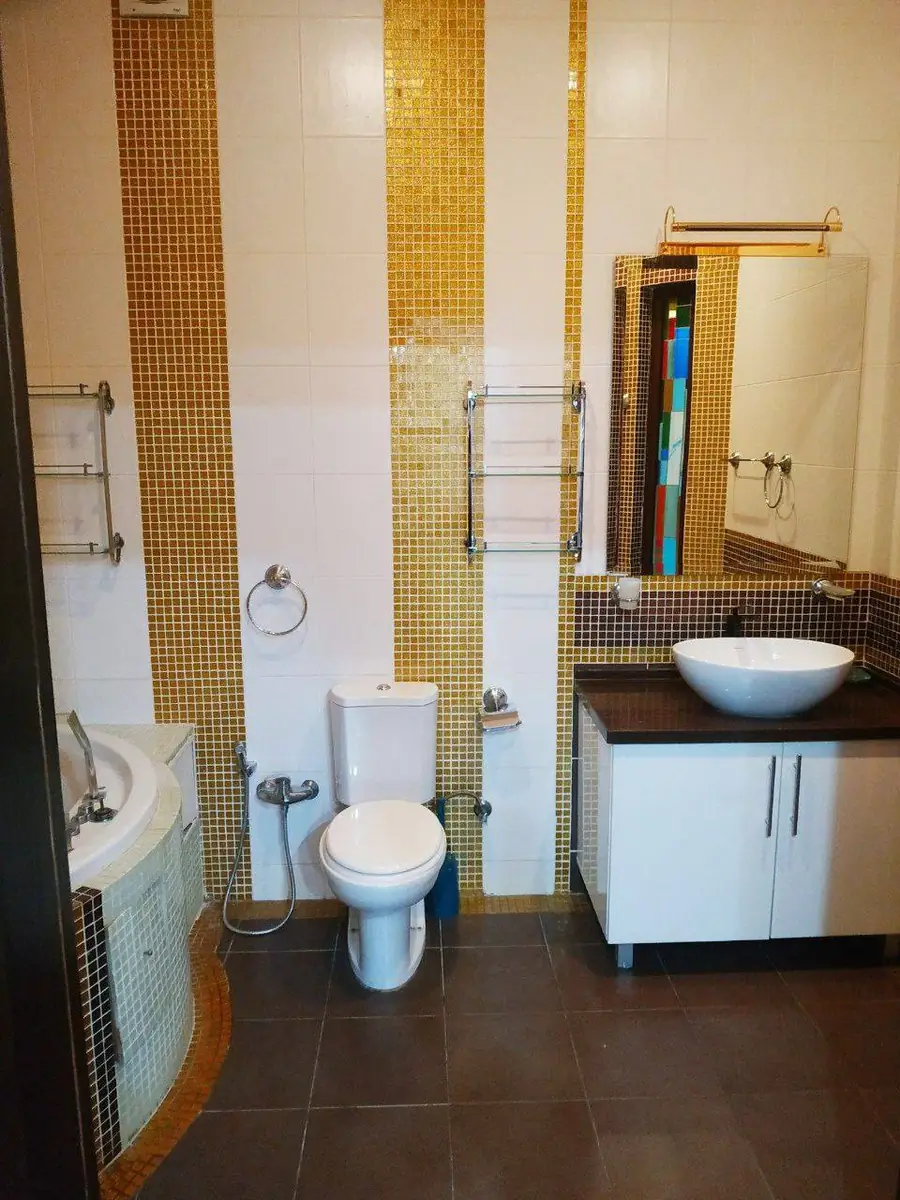 Сдается 3-комнатная квартира − 170 м²